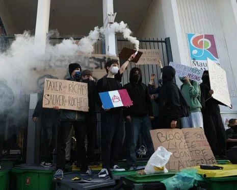 Recently Appointed French PM Under Mounting Pressure as Nationwide Strikes Paralyze Schools and Transportation